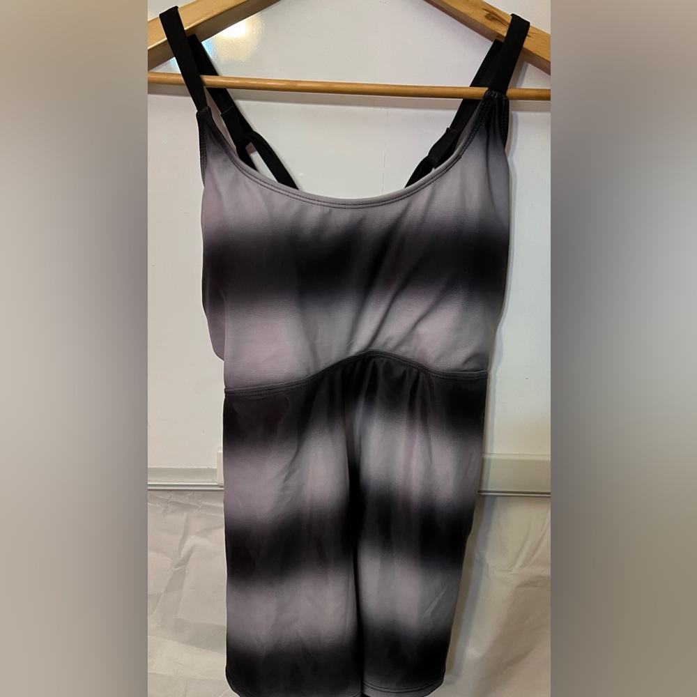 Sz XL Women’s Tank style swimsuit set.